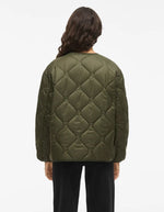 trinity-veste-kaki-courte-matelassee-dune-vila-4