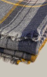 trinity-echarpe-en-laine-à-carreaux-grise-hartford