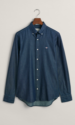 Chemise slim fit indigo Gant en chambray 100% coton, col boutonné, écusson brodé.