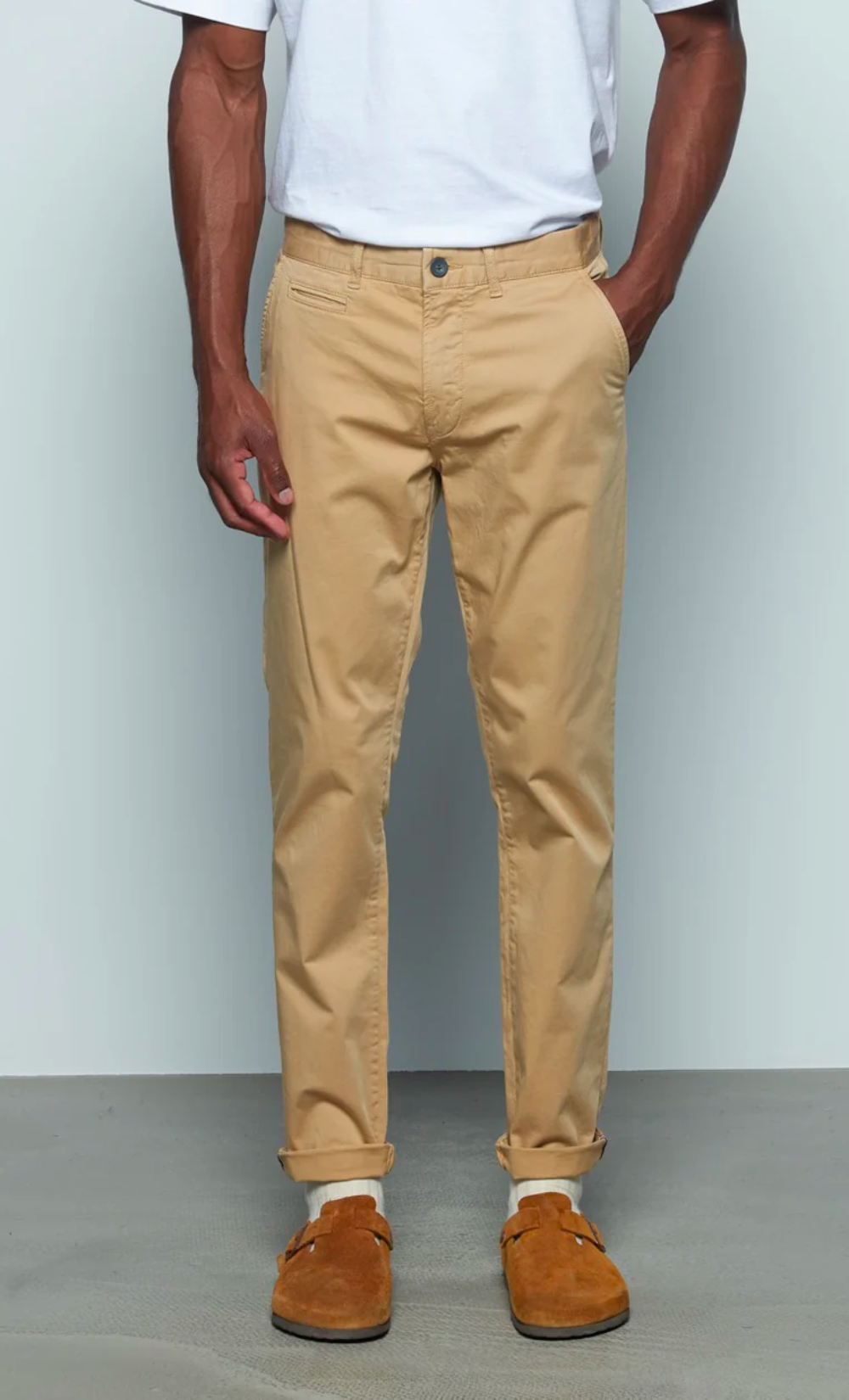 trinity-hero-seven-marseille-chino-slim-green-tee-sand-look