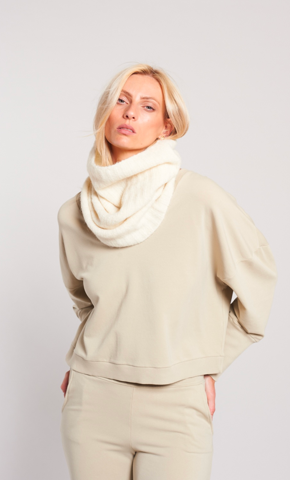 trinity-maevy-snood-sauvage-white